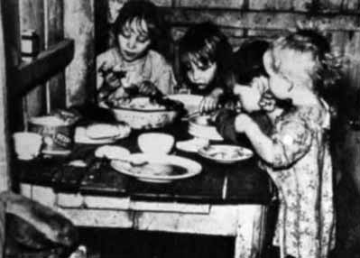 image of children eating